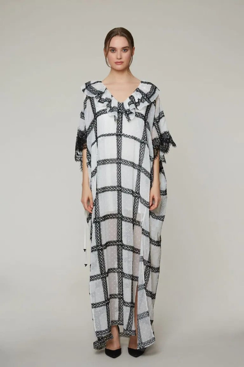 Gizia Monochrome Lace Kaftan
