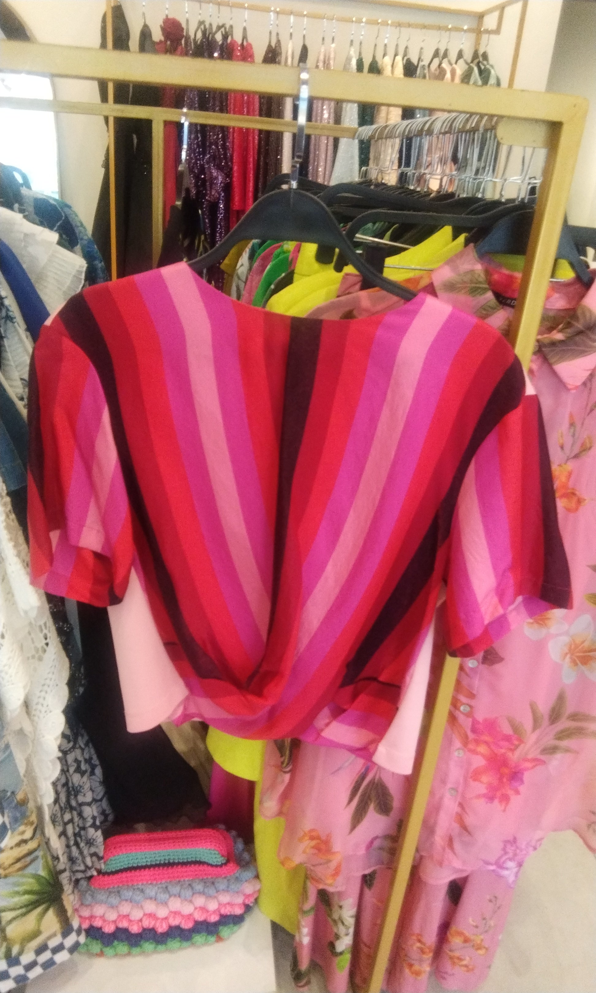 Multicolor striped twist front crop