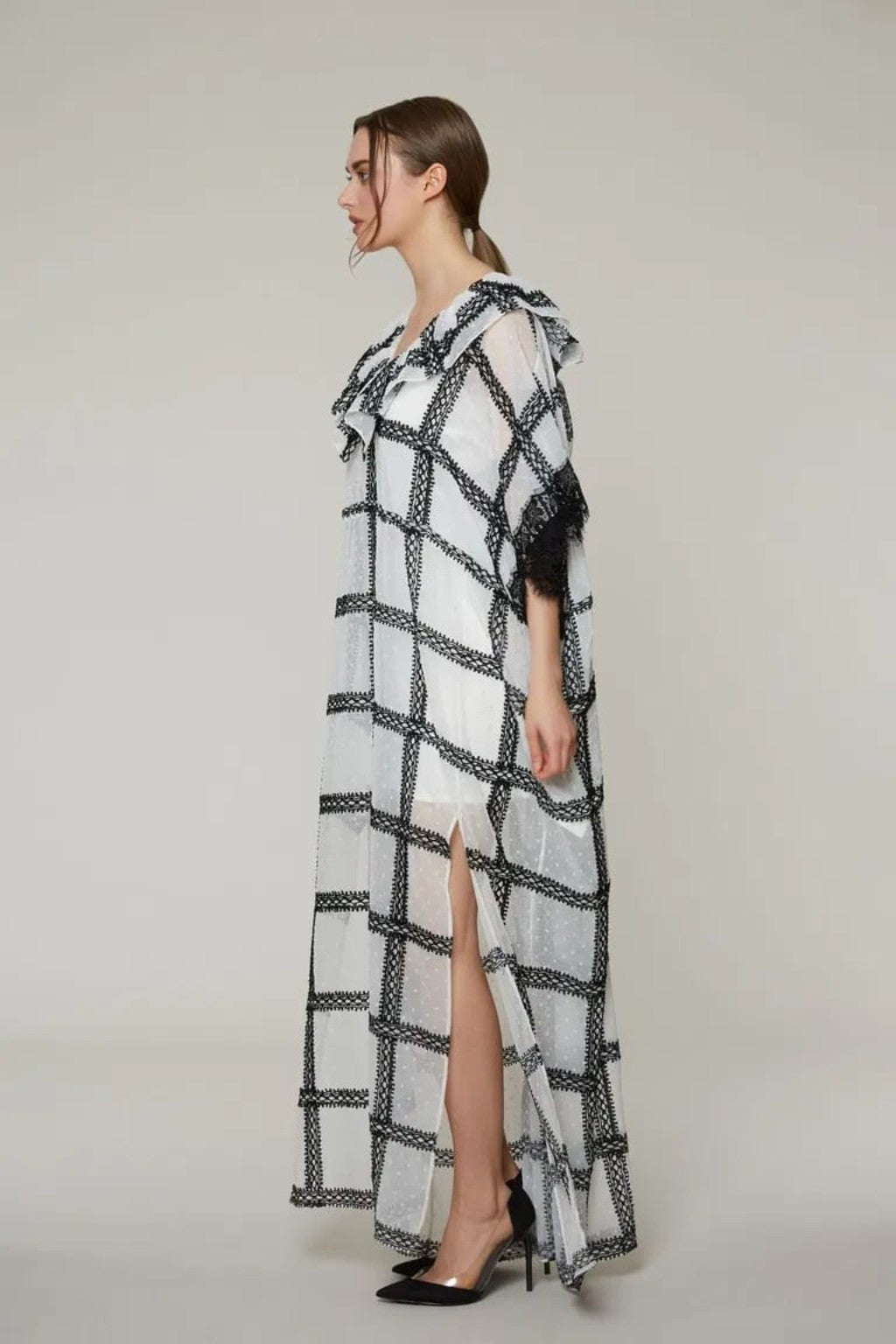 Gizia Monochrome Lace Kaftan